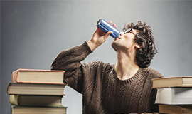 Tendências de bem-estar impulsionam o crescimento da indústria de bebidas energéticas