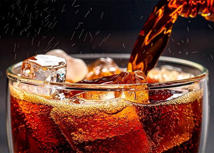 Bebidas com gás natural vs carbonatação artificial: diferenciação sensorial e tecnológica