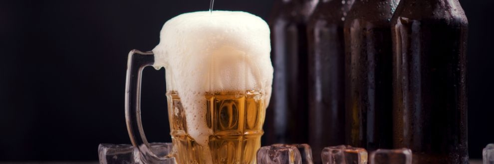 Consumo de BEBIDAS ALCOÓLICAS cai mundialmente, varejo se adapta a nova demanda